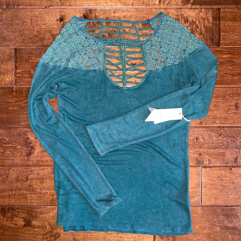 Beautiful statement blouse. Super soft and fun!